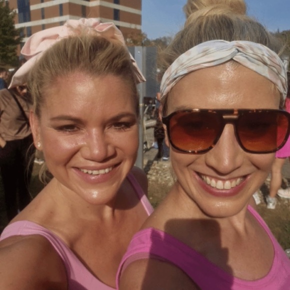 Meet your Posher, Melissa - Picture 1 of 8